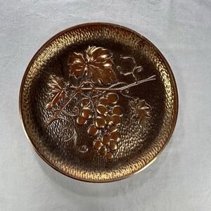 Syroco wood plaque imid-century decorative wall hanging plate 9.5"  With Issues